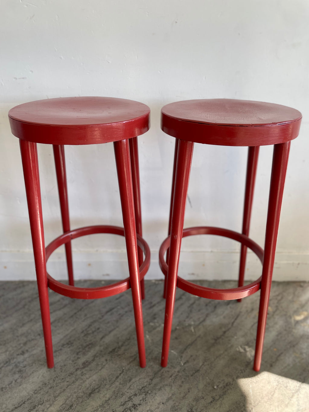 Paire de tabourets de bar rouge
