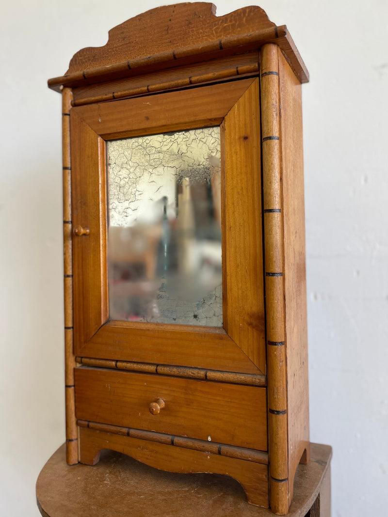 Meuble de poupée