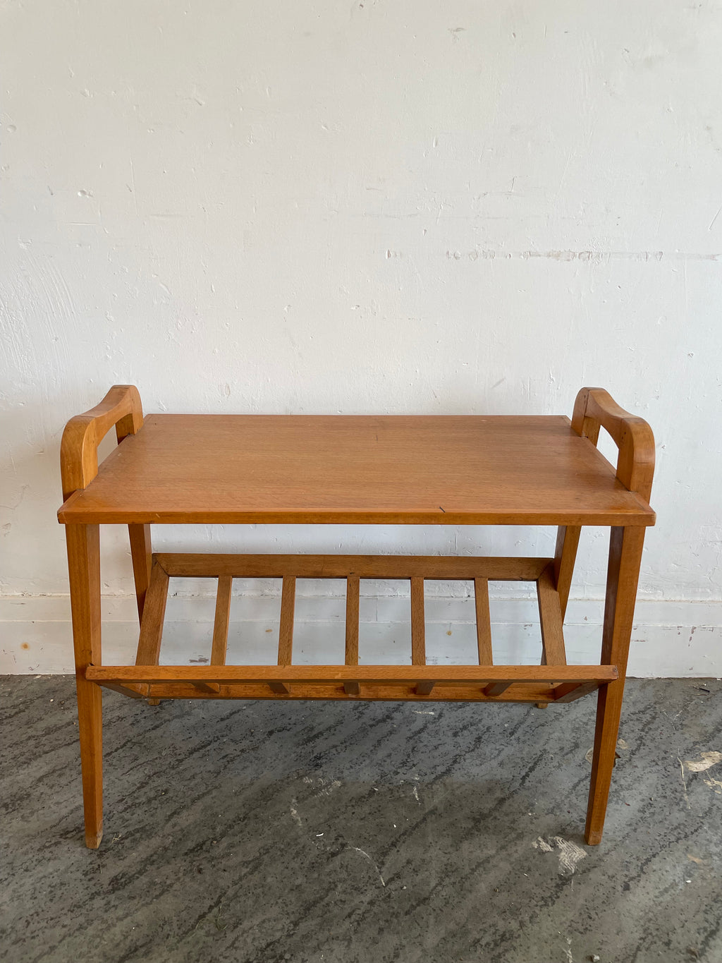Table d'appoint et porte-revue