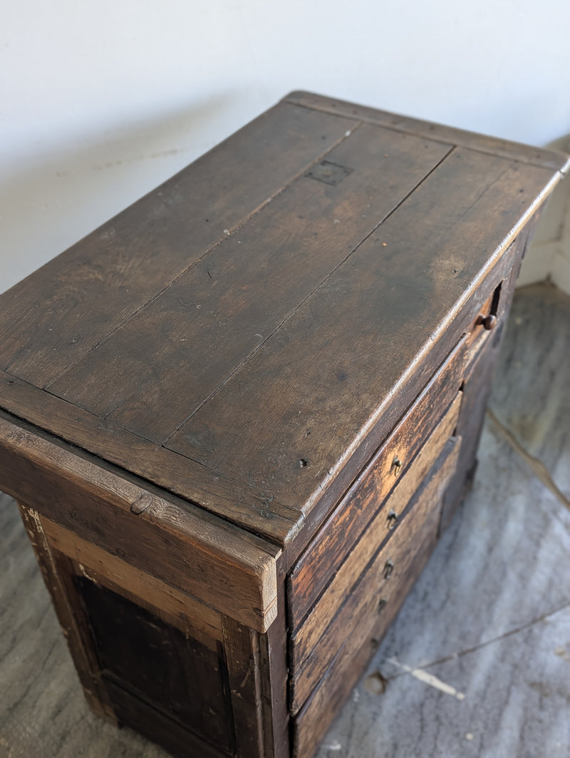 Meuble de métier à tiroirs